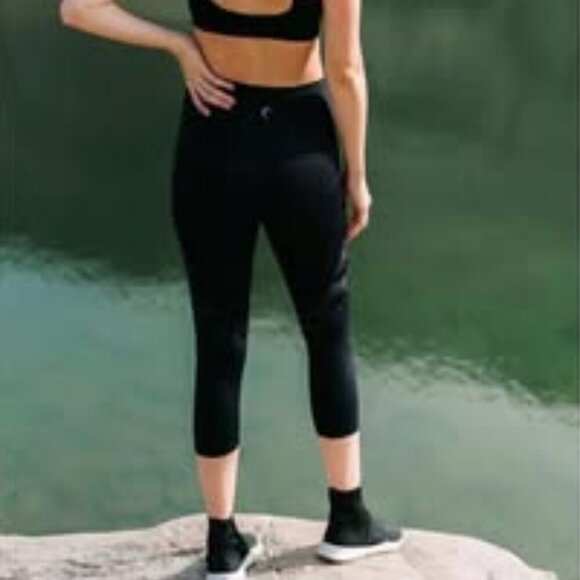 ZYIA | Black Camo Reflective Pocket Brilliant Hi-Rise Capri Legging | Sz. 2 - Picture 2 of 8